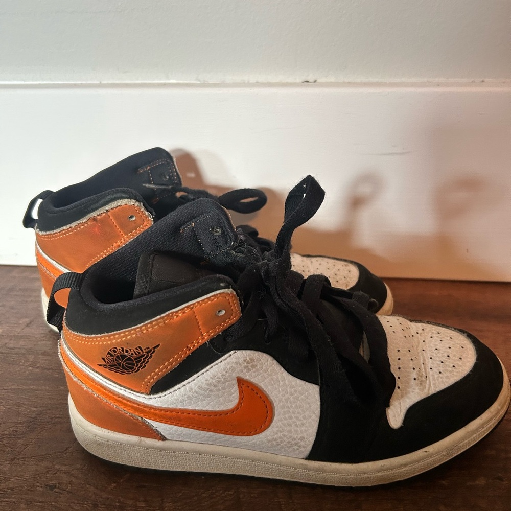 Jordan Size 2Y 1 Mid GS 2019 Shattered Blackboard Orange and Black